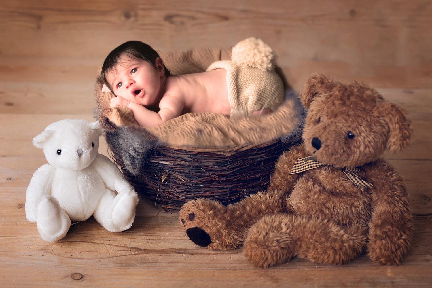 newborn-photography-ann-wo-baby-with-teddy-bears